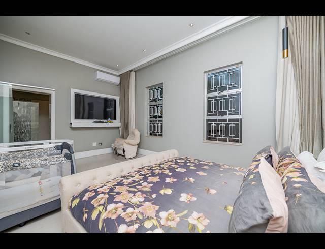 4 BEDROOM TOWNHOUSE FOR SALE IN ESSENWOOD